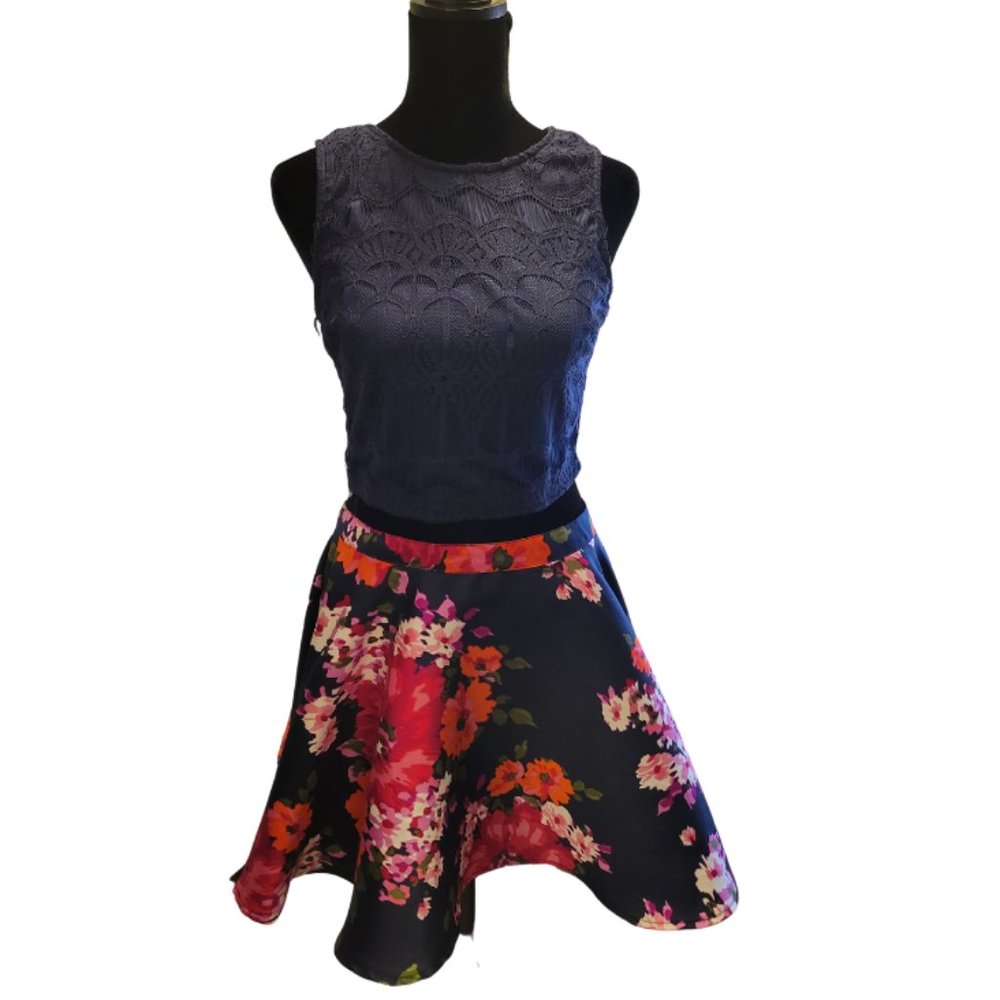 Juniors 2 PC top and skirt, navy and coral, size 7